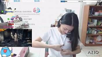 Girl shows pussy on twitch